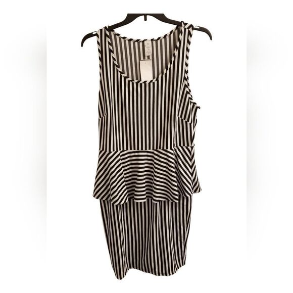 🆕️ Black and White Striped Dress.   Rj330-LucL - Picture 1 of 3